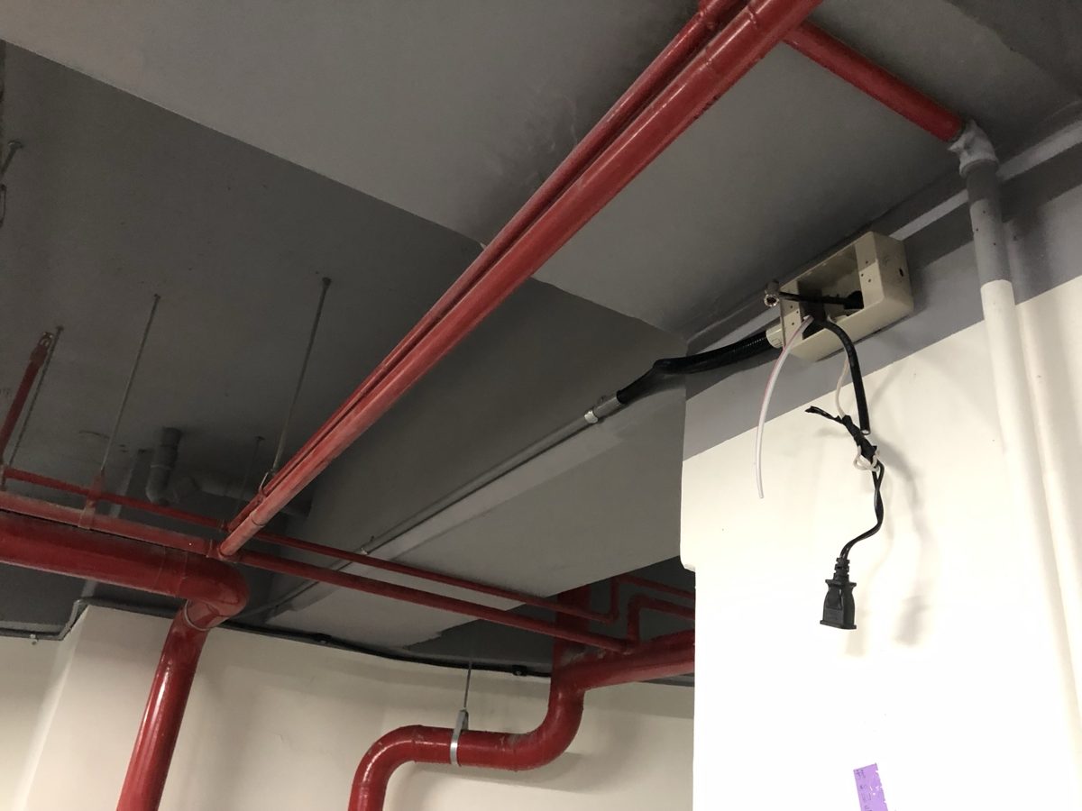 原位置:接線盒內電源線外露