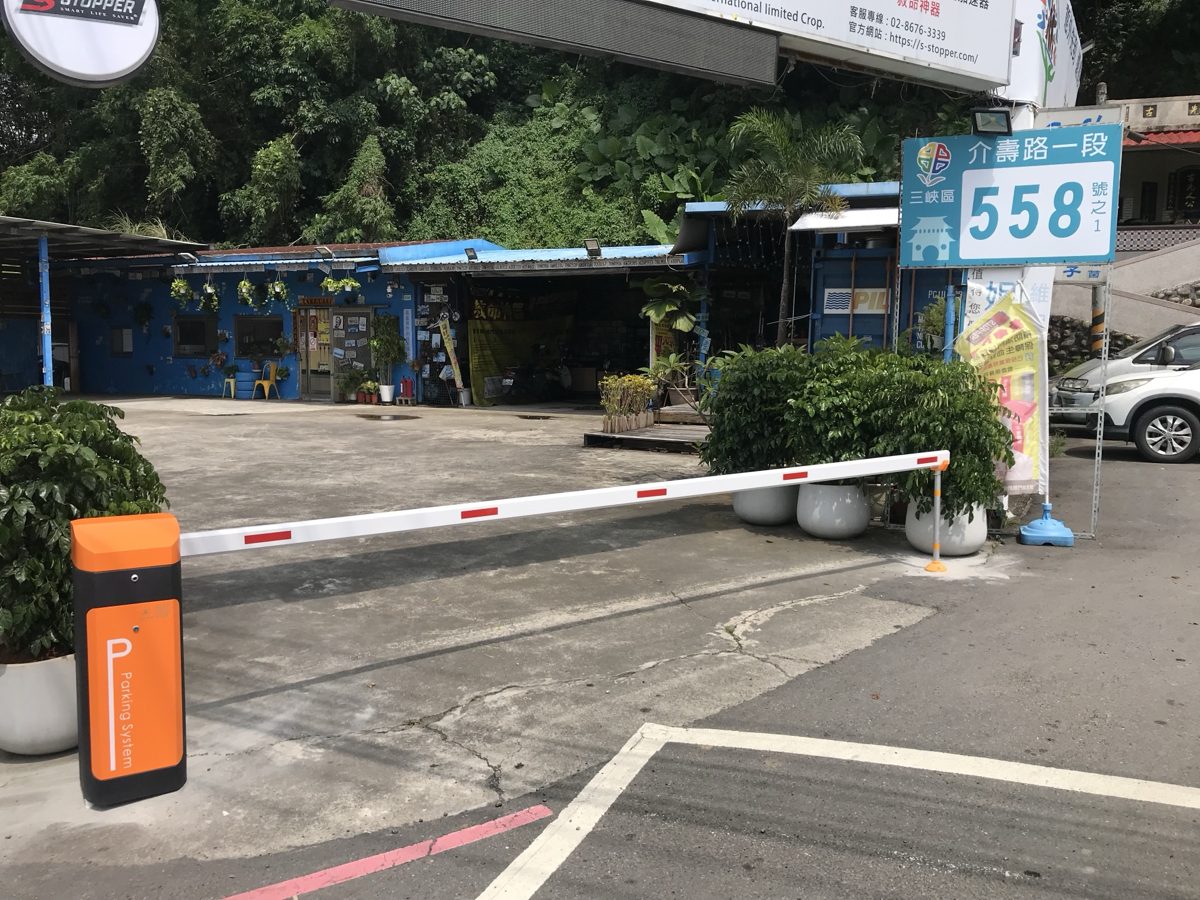 柵欄機與擋桿末端支撐桿