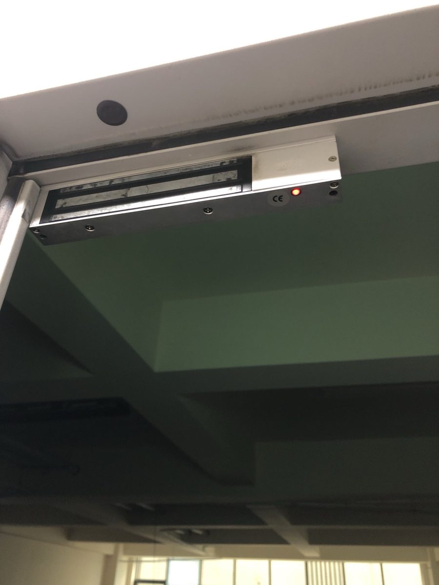 鈦陽光電股份有限公司 安裝磁力鎖及無接觸感應開門