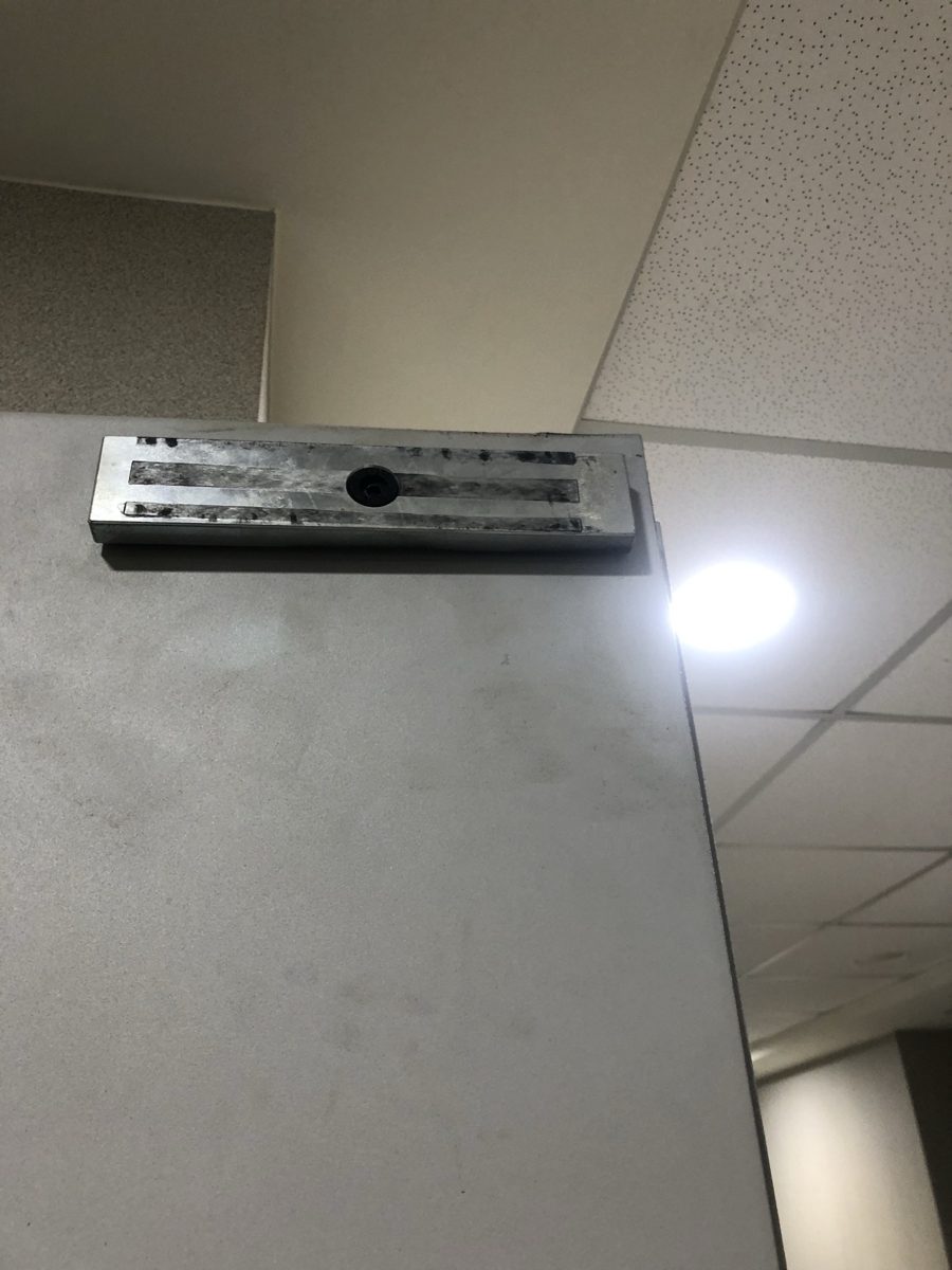 門扇對應位置固定吸板