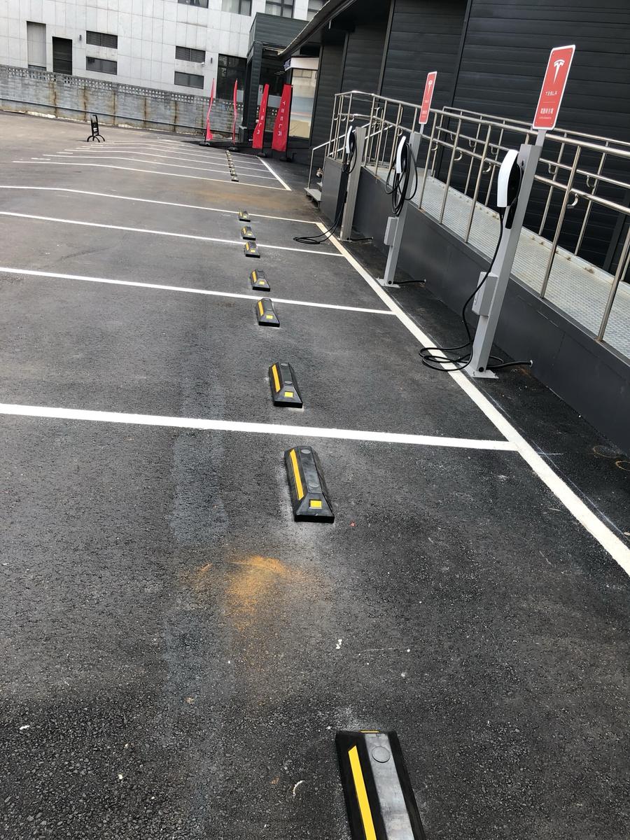 充電車位車輪擋